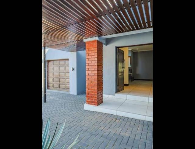 4 BEDROOM HOUSE FOR SALE IN OLYMPUS COUNTRY ESTATE